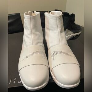 Nike  Womens Benassi Boot Lux -  (819683-100) WHITE/ SIZE 11 Brand New /No Box